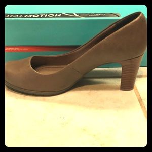Rockport Total Motion heels in Taupe.